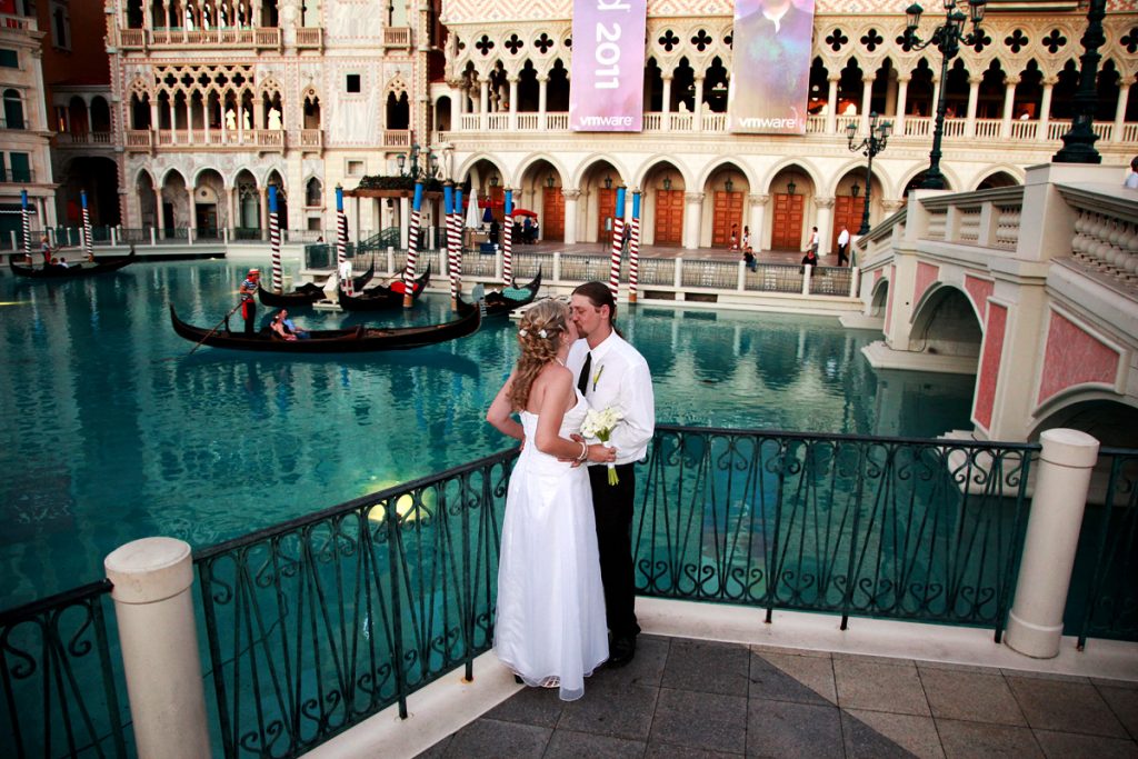Weddings & Honeymoons, Las-Vegas-Weddings